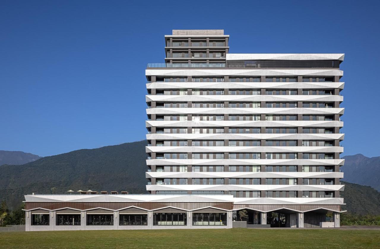 Lakeshore Hotel Hualien Taroko Shunan Kültér fotó The hotel in 2012