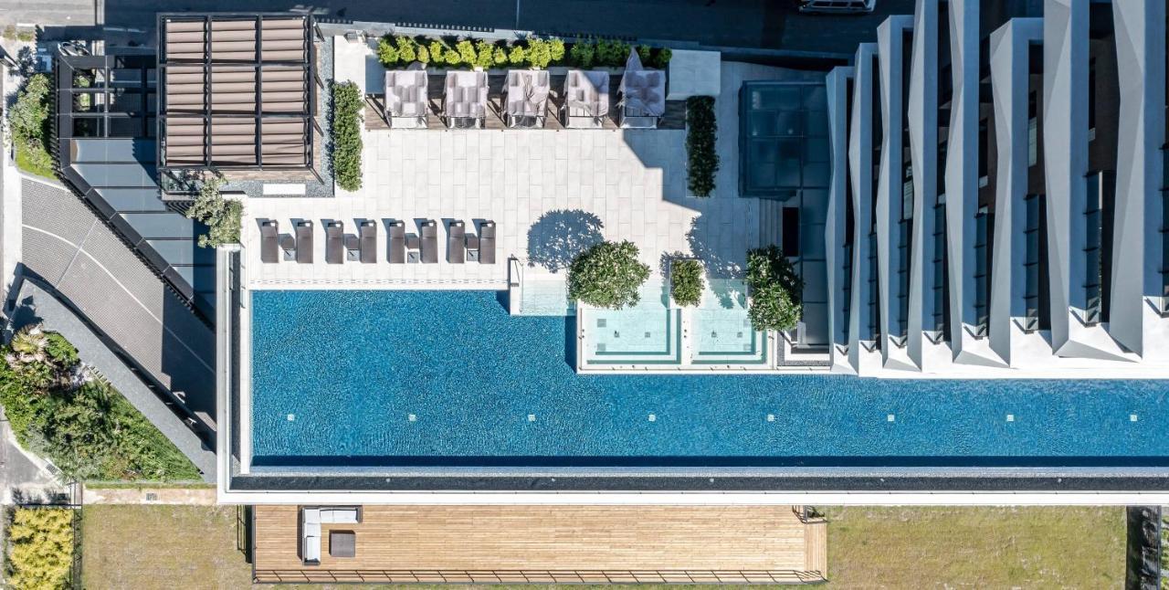 Lakeshore Hotel Hualien Taroko Shunan Kültér fotó The rooftop pool at the hotel