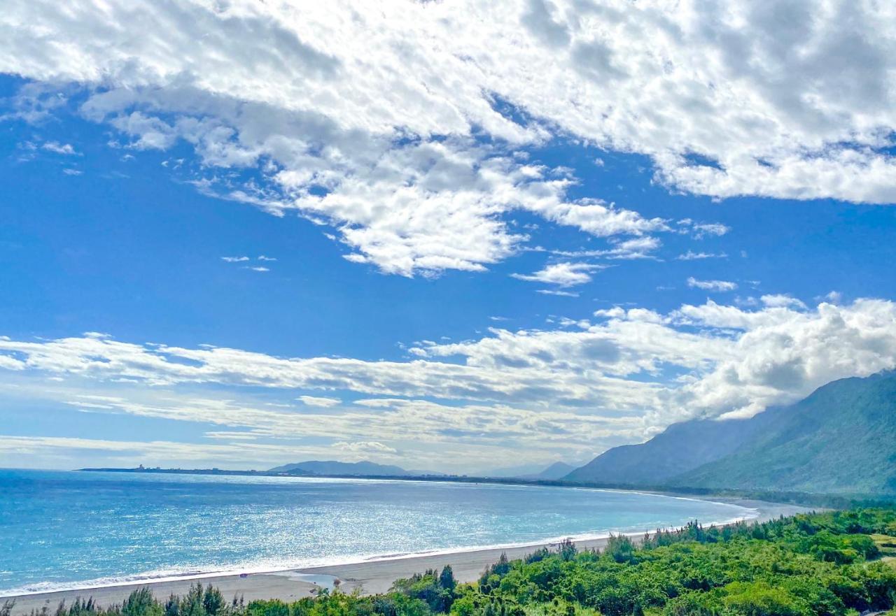 Lakeshore Hotel Hualien Taroko Shunan Kültér fotó View of the bay
