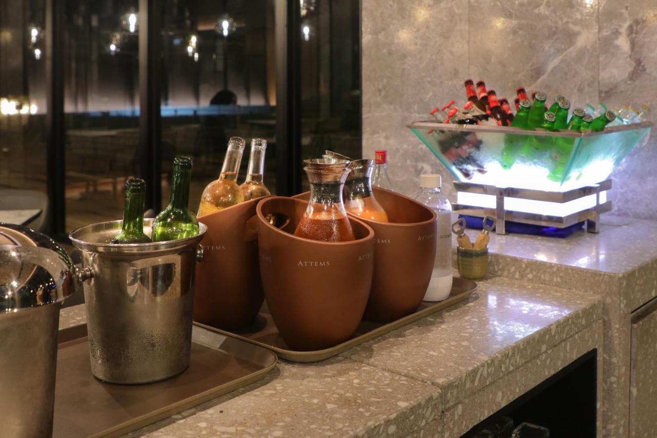 Lakeshore Hotel Hualien Taroko Shunan Kültér fotó A selection of Thai cocktails
