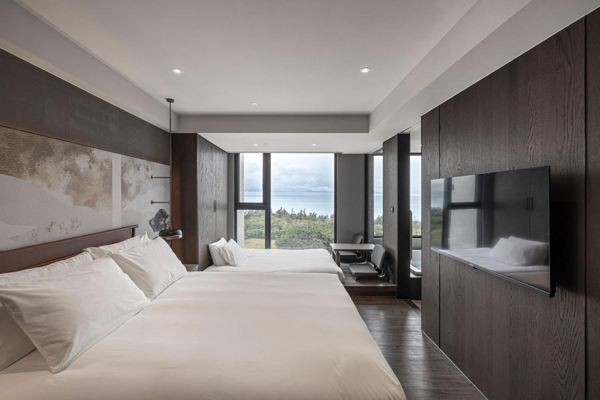 Lakeshore Hotel Hualien Taroko Shunan Szoba fotó A guest room at the hotel